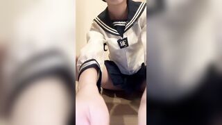 Cô gái có gương mặt dễ thương thủ dâm "5"