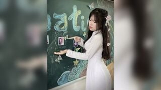 Em vụ *** show cho bạn chai xem