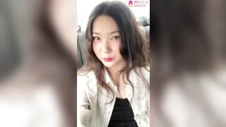 đi taxi thiếu tiền em gái gạ anh lài xế địt trừ tiền ngay bãi đất trống
