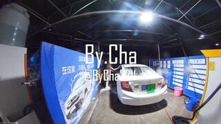 cởi chuồng rửa xe cho khách