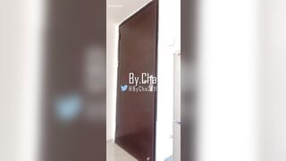 em gái xinh đẹp cho nhân viên giao đồ ăn vét máng