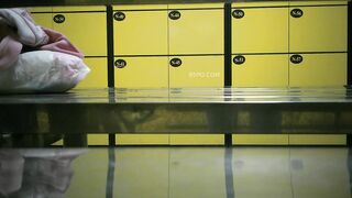 Quay lén gái xinh thay đồ bơi