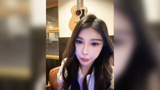 Em teen cực xinh vú bự livetream show hàng cực ngon p4