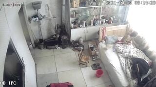 Hack cam gia đình cô vợ dâm hay nứng lồn gạ đụ ck thay đồ để lộ cặp vú bự p2