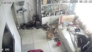 Hack cam gia đình cô vợ dâm hay nứng lồn gạ đụ ck thay đồ để lộ cặp vú bự p2