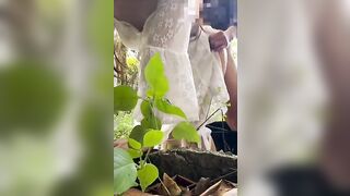 Vợ xinh đẹp phô dâm trong rừng bị người lạ đụ