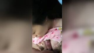 Vợ mới đẻ Chồng nứng cặc không địt được nên địt khe vú vợ cho bớt nứng