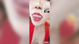 Không thể tin em gái này đang tự SƯỚNG một mình trong phòng