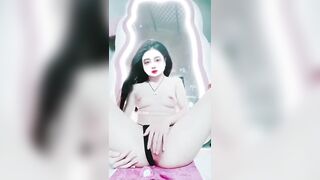 Em gái dâm đãng 2k8 lồn to thủ dâm