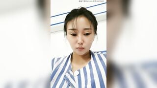 Dâm nữ dâm đãng vào đến bệnh viện nhập viên rồi mà vẫn cởi quần show lồn thủ dâm đc