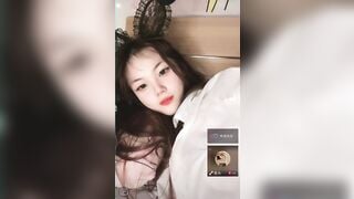 Em gái đeo tai thỏ SƯỚNG một mình trong phòng ngủ