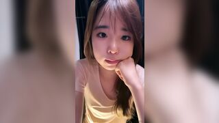 bé gái bị người yêu lừa quay clip khoe lồn hồng để bán kiếm