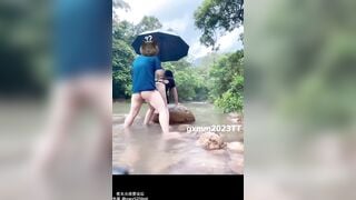 Cặp đôi thản nhiên làm chuyện ấy tại công viên và bên bờ suối