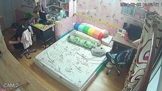 Gái mới lớn thay đồ