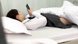 đặt cam quay lén phát hiện chị gái nằm thủ dâm