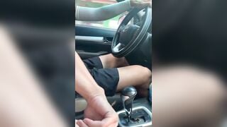 Con vợ dâm thích được móc lồn trên oto