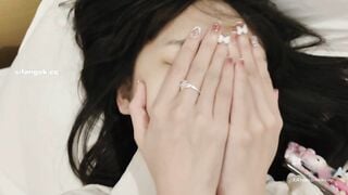 Bố mẹ k có ở nhà nên sang phòng bé e họ xinh mình dây địt thỏa thích bắn ngập lồn