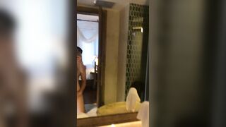 du lịch với đứa bạn thân mà nó đòi quay clip làm kỷ niệm