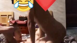 Tí tuổi đã biết chơi nhân trần dập như máy khâu rùi