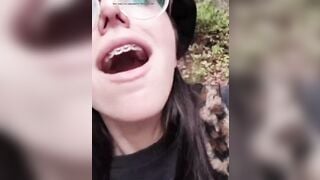 đi cắm trại mà mắc tè thì đái vào mồm con em họ