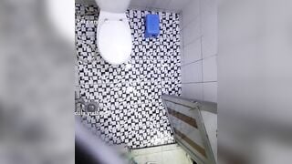 Quay lén mẹ vợ da trắng