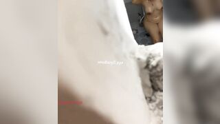 Quay lén chị hàng xóm tắm đêm 2