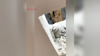 Quay lén chị hàng xóm tắm đêm 2