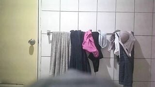 (Hack cam, quay lén) Em gái hàng xóm dáng ngon tắm