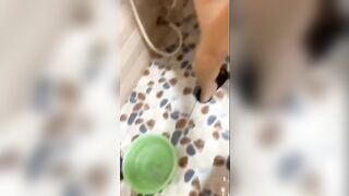 Xin vô tắm chung cùng cô bạn thân