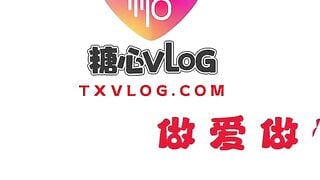 Dâm nữ xăm trổ xinh đẹp mặc đồ lưới sexy chổng mông móc lồn với sextoy sướng lồn rên