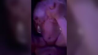 Vc thật gặp em trong bar mà em say hay sao ý chủ động cởi áo địt anh