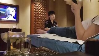 thanh niên uống rựu say nứng cặc gạ địt em nhân viên massage