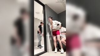 em teen lồn hồng không lông thích public trong nvs công cộng
