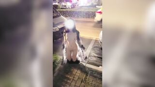 Dâm nữ dâm đãng show hàng public đứng ngoài đường bấm đth cho mọi ng xem