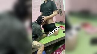 Chim cong mà em trai yếu quá chị Thương đen vừa bú đã xuất tinh