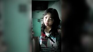 Nhỏ lại muốn lên