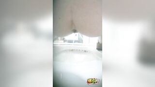 quay lén các em xinh gái trong nhà vệ sinh TTTM