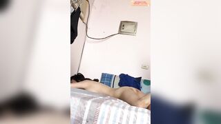 Con bạn Ngủ ko mặc quần lót, Lồn rậm Bị Thg bạn Lút Cán Doggy Djt cho tê lồn quay vid
