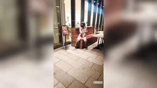 Em cosplayer vú bự dâm đãng tự tin khoe cá tính nơi công cộng p2