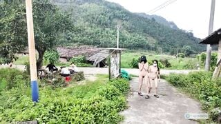 2 em teen mình dây dâm tự tin show hàng dâm public cho mấy cô chú trg xóm xem p2