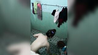 Rình nhỏ hàng xóm tắm ai ngờ khúc cuối bị phát hiện (Hack cam, quay lén)
