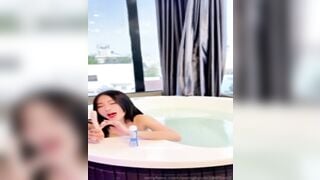 Pong Xinh Rảnh Rỗi Tự Quay Thủ Dâm Cực Nứng P86