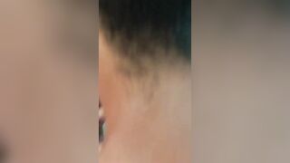 Cực căng 1 em học sinh chấp đụ với 3 bạn nam.