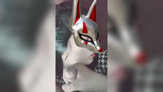 Sục bắn tinh lên mặt cô bạn thân