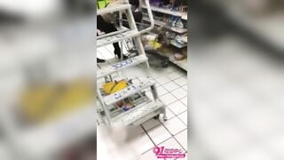 Phô dâm và lén lút chịch nhau trong siêu thị