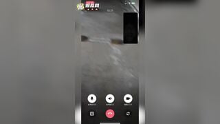 em gái say rượu trên bar