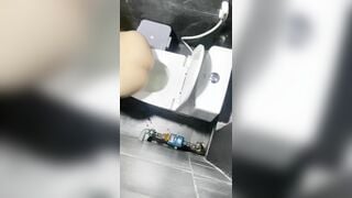 siêu phẩm quay lén các em xinh đi đái nhìn thật thích mắt - phần 5