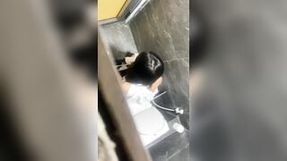 siêu phẩm quay lén các em xinh đi đái nhìn thật thích mắt - phần 10