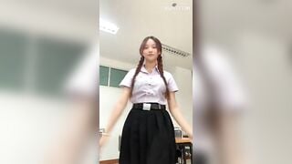 E THƯ KÍ MỚI VÀO LÀM