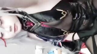 em sinh viên cosplay thủ dâm